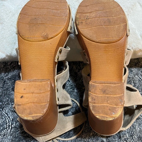 Cute and comfy sandals - Picture 3 of 3